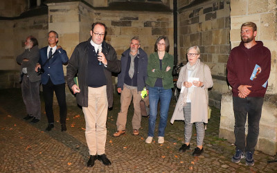Neuverlegung der Stolpersteine für Louis, Johanna und Jenny Pins